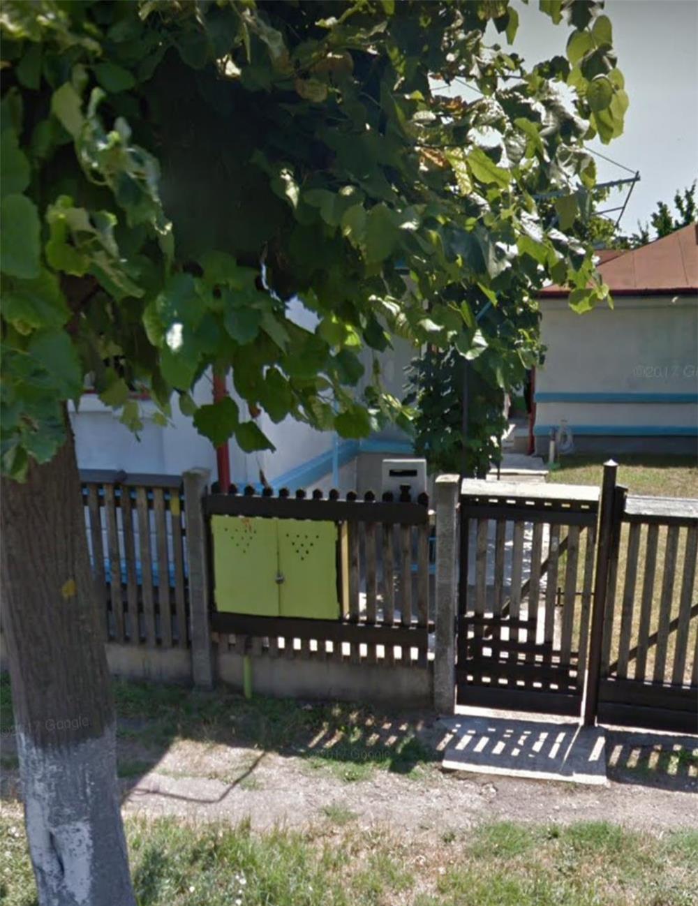 Vând casă, 2 camere,în zona Bazinul de Înot Roman