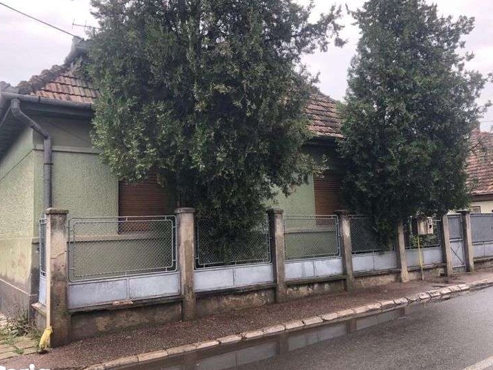 Vând casă 560 m2 în Târnăveni