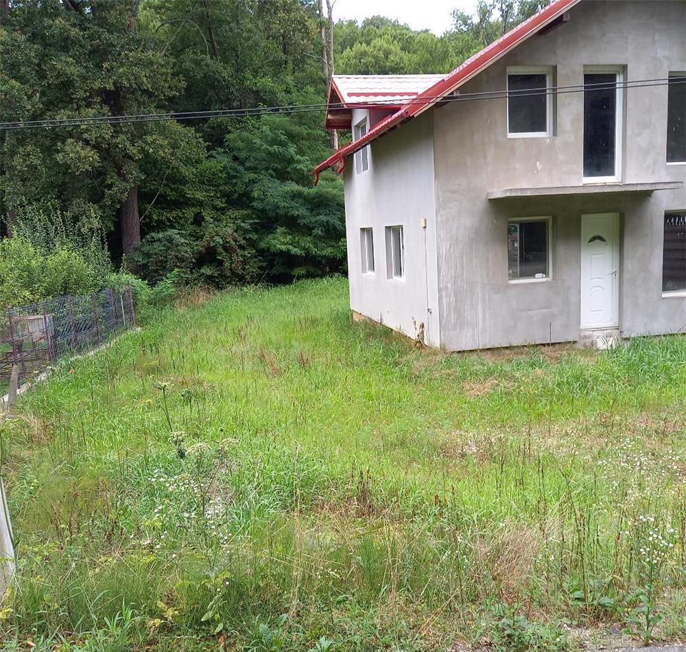Vand casa Bascov -Uiasca  jud. Arges zona superba