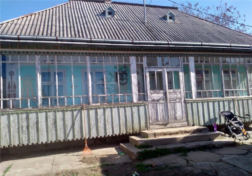 Vând casa bătrânească, anexe și 5000 mp Parhauti