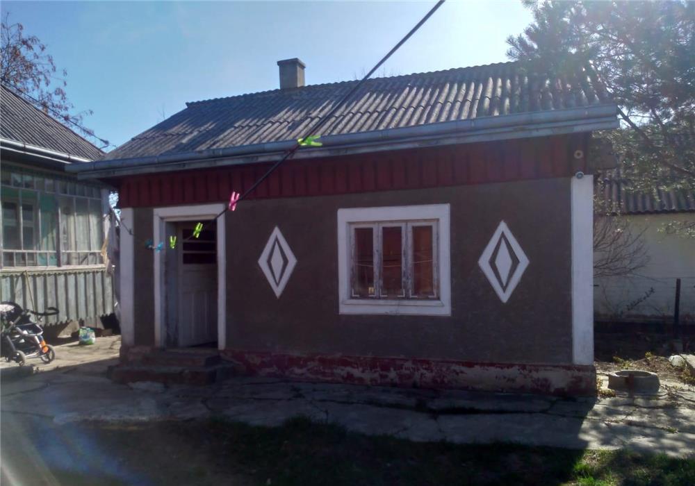 Vând casa bătrânească, anexe și 5000 mp Parhauti