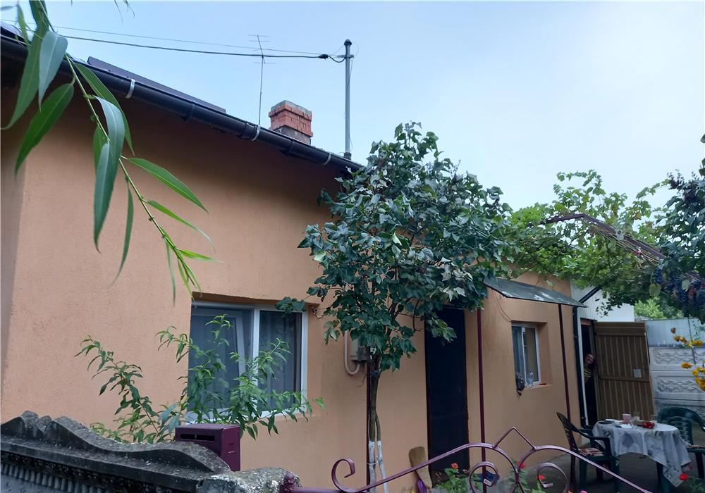 Vând casa cărămidă