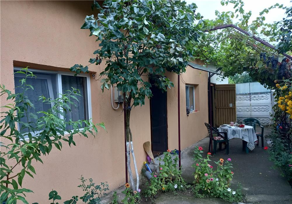 Vând casa cărămidă