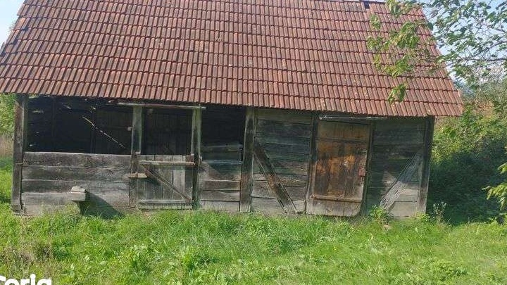 Vând casă construită din lemn anul construcției 1980 3 camere