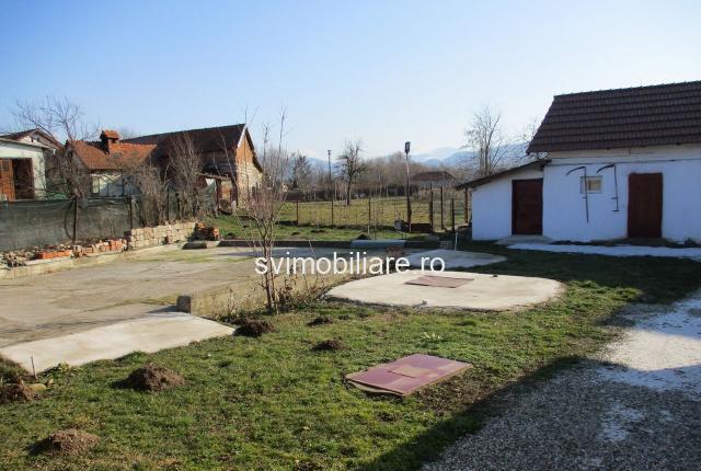 Vand Casa Cu 2 Corpuri+Teren+Curte+Anexe,Zona Ciresa,Otelu Rosu,Jud Caras Severin.