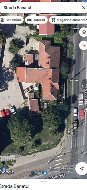 Vand casa cu curte, o anexa cu camera și garaj si cu teren total suprafata 557 metri