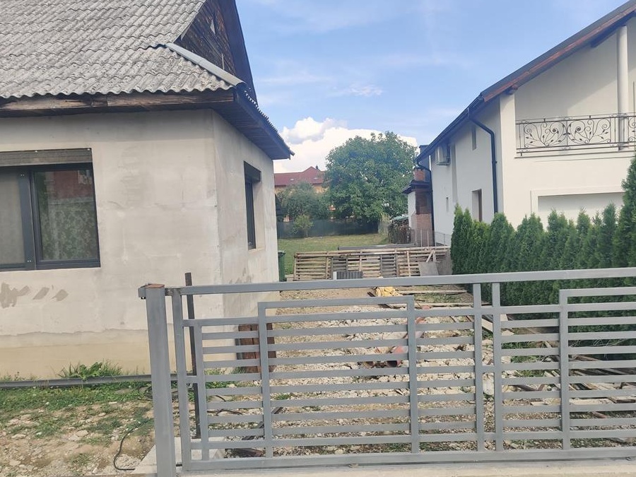 Vând casă cu gradina sau schimb cu apartament+ diferență
