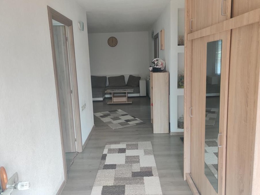 Vând casă cu gradina sau schimb cu apartament+ diferență
