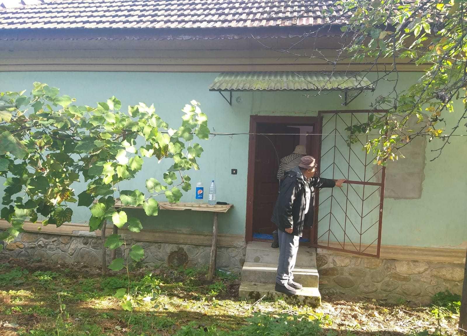 Vand casa cu gradina si teren arabil in Comuna Polovragi, jud.Gorj