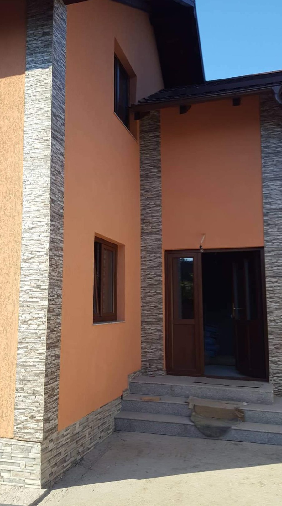 Vand casa cu mansarda (letea veche)