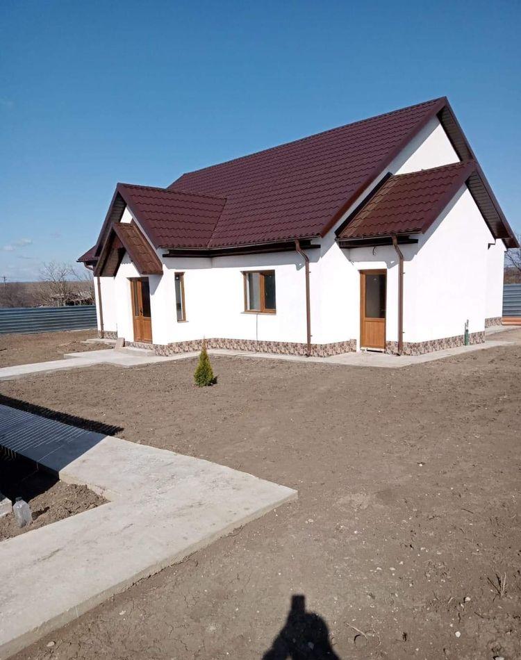 Vand casa cu masarda