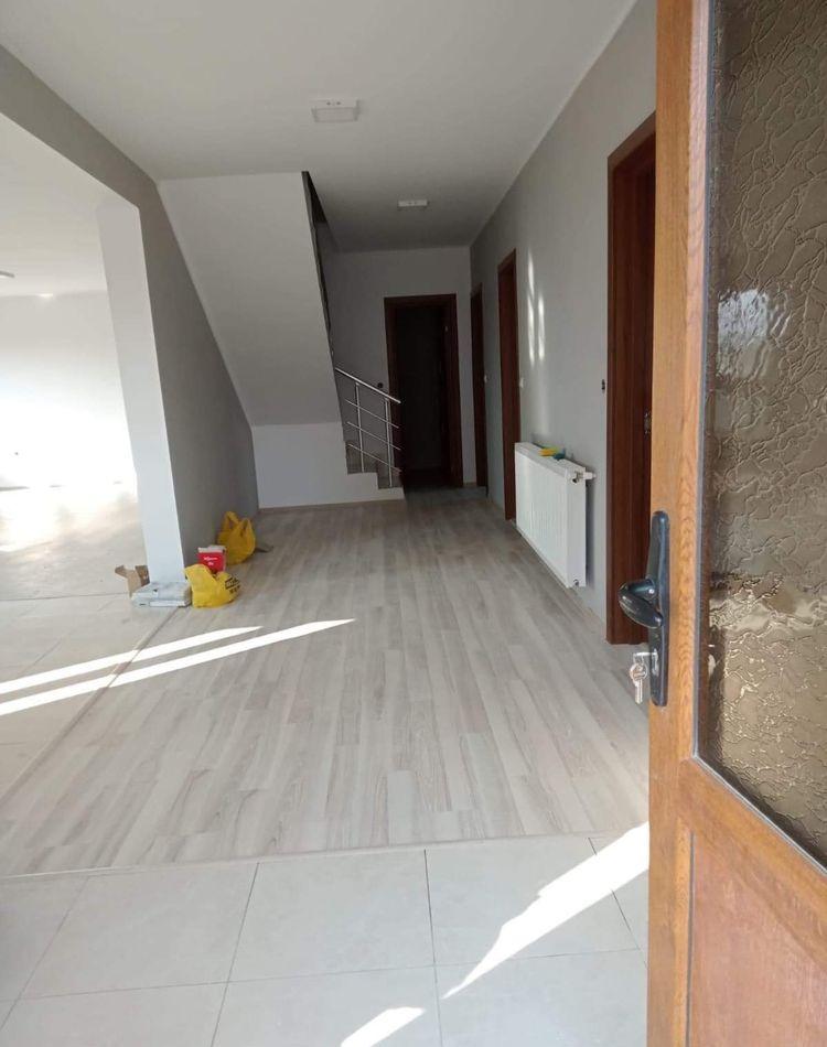 Vand casa cu masarda