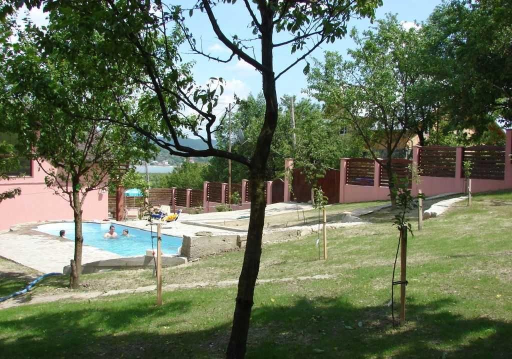 Vând Casa cu piscina, Pucioasa, Sat Moțăieni