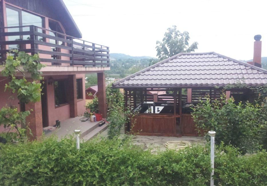 Vând Casa cu piscina, Pucioasa, Sat Moțăieni