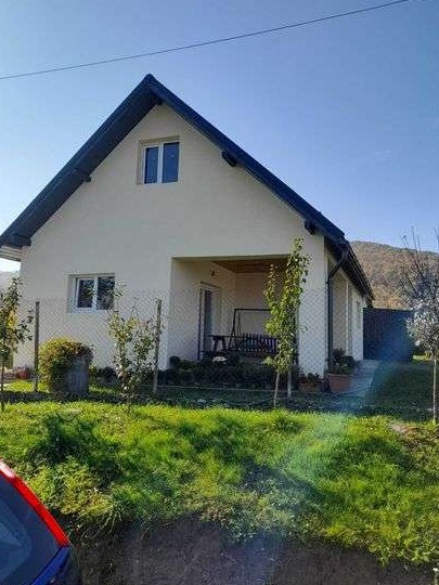 Vand casa cu teren