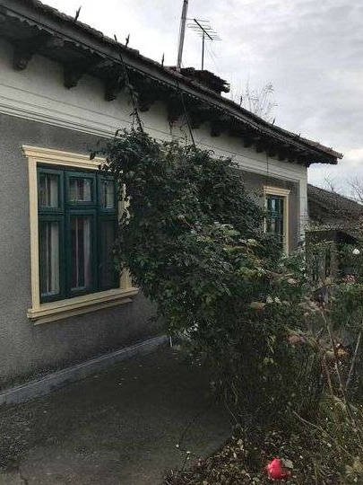 Vand casa cu teren de 800mp