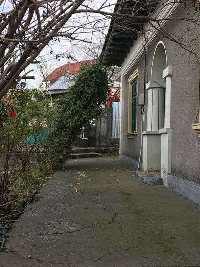 Vand casa cu teren de 800mp