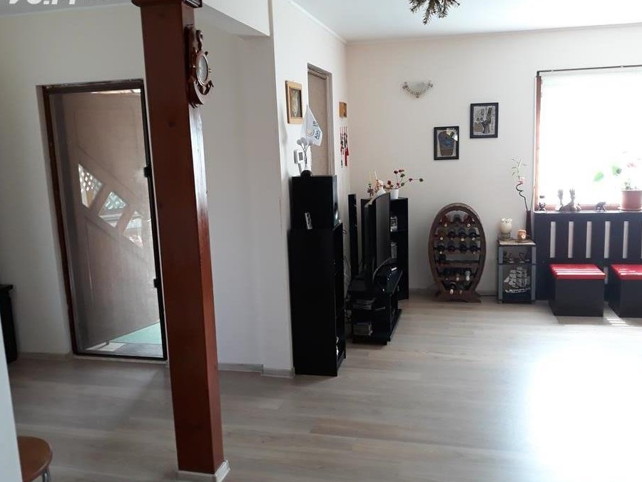 Vand casa cu teren in Onesti
