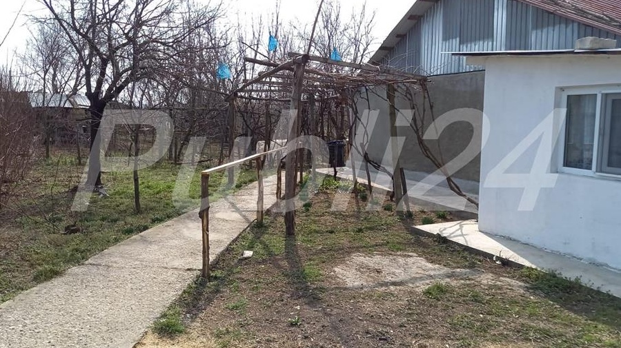 Vand casa cu teren in sat Sarbi, aproape de Barlad