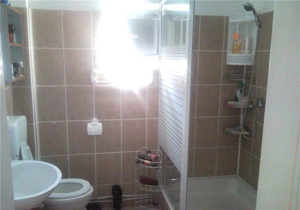 Vand casa curte Titu Dambovita.