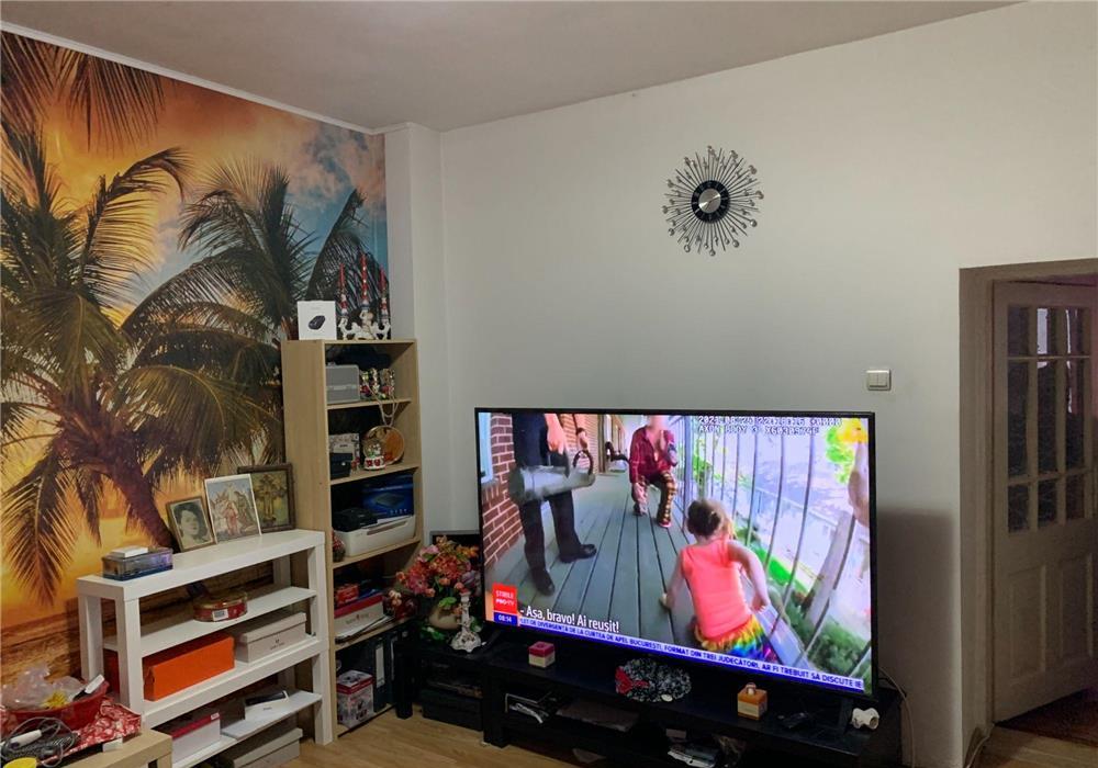 Vand casa curte Titu Dambovita.