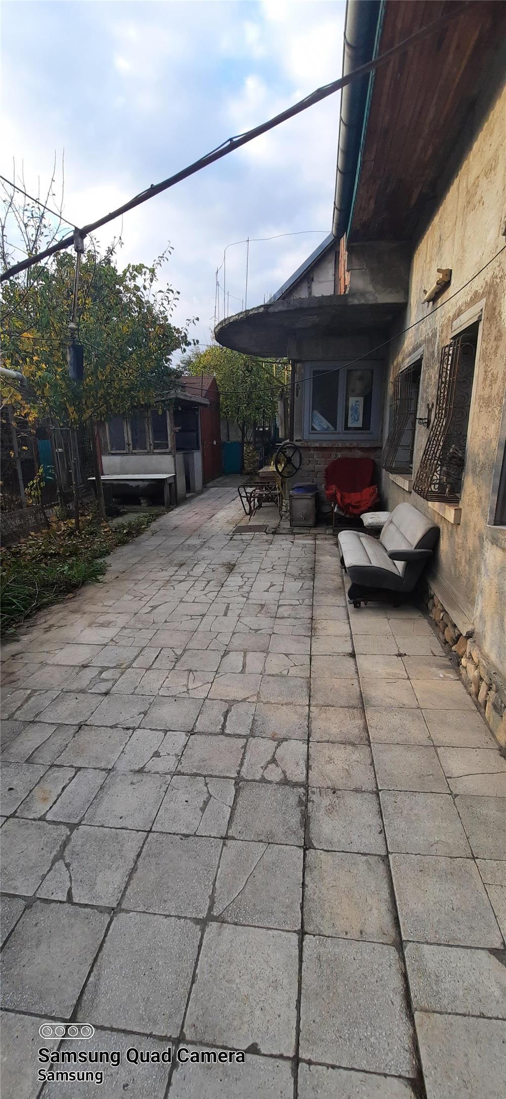 Vand casa curte Voluntari