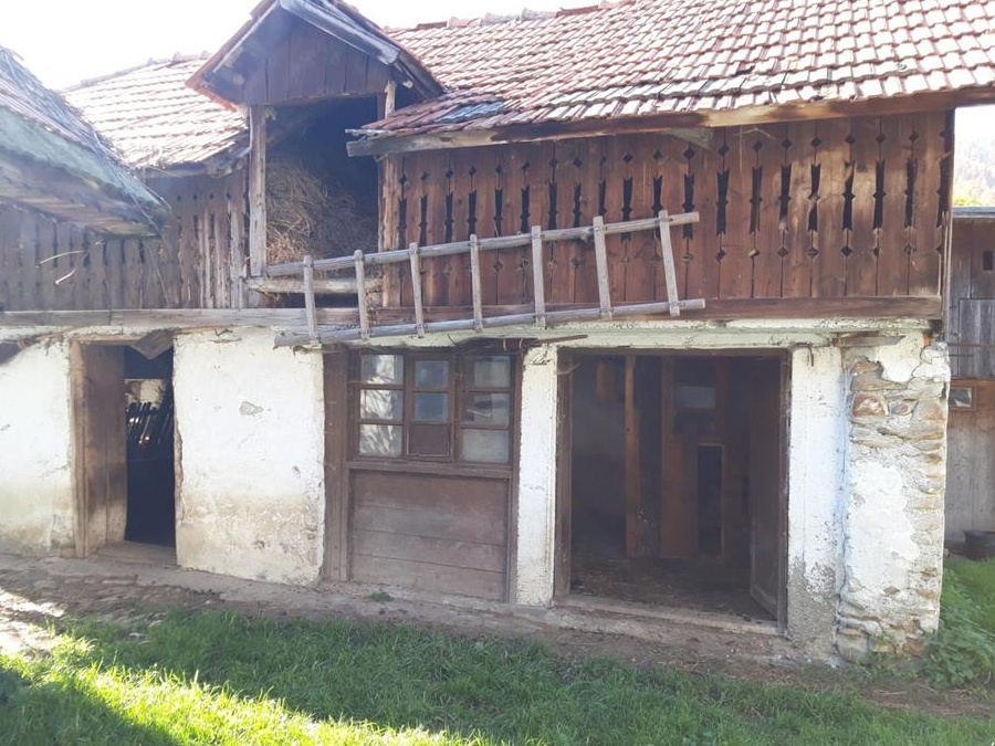 Vand casa Dragoslavele Arges pe culoarul Rucar Bran
