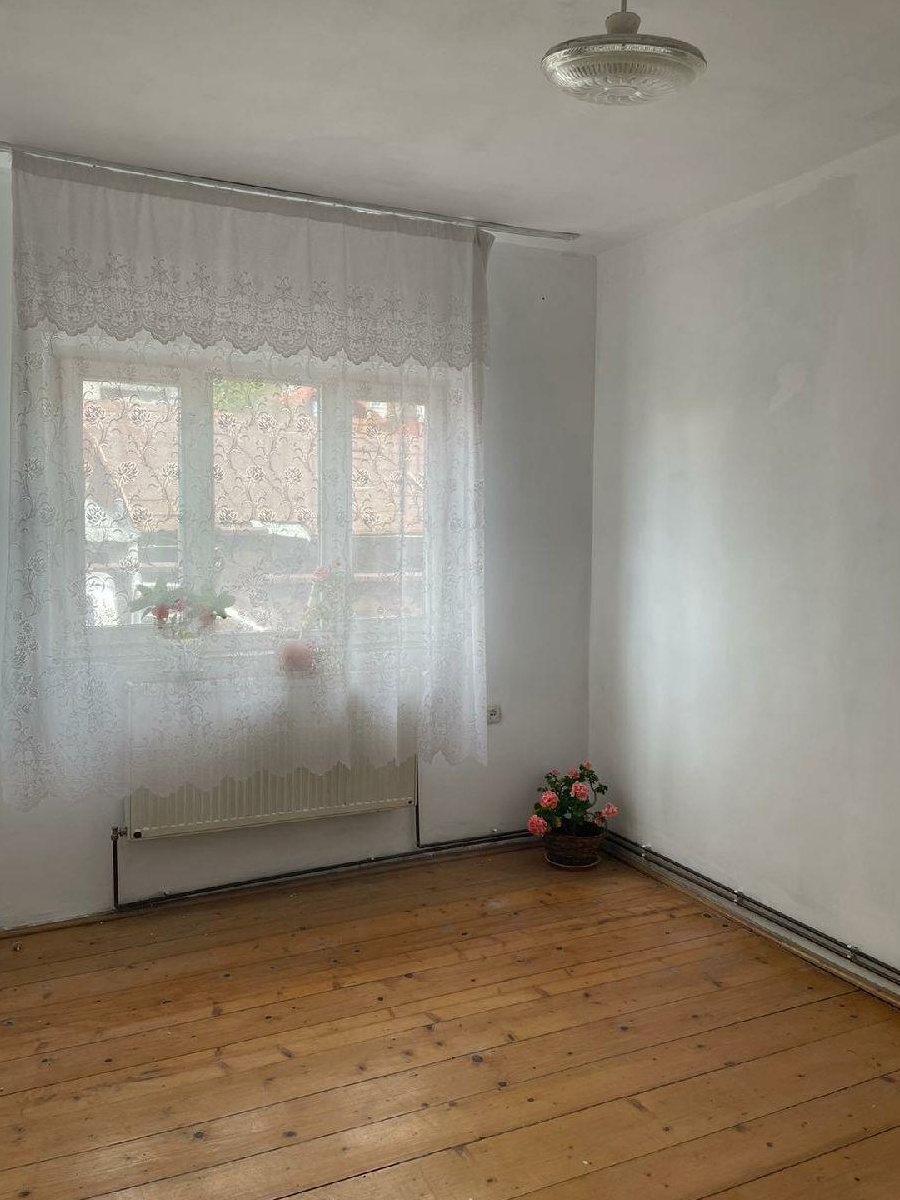 Vand casa Falticeni ,zona centrala
