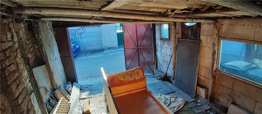 Vand casa in centrul orasului zona Ramada singur in curte