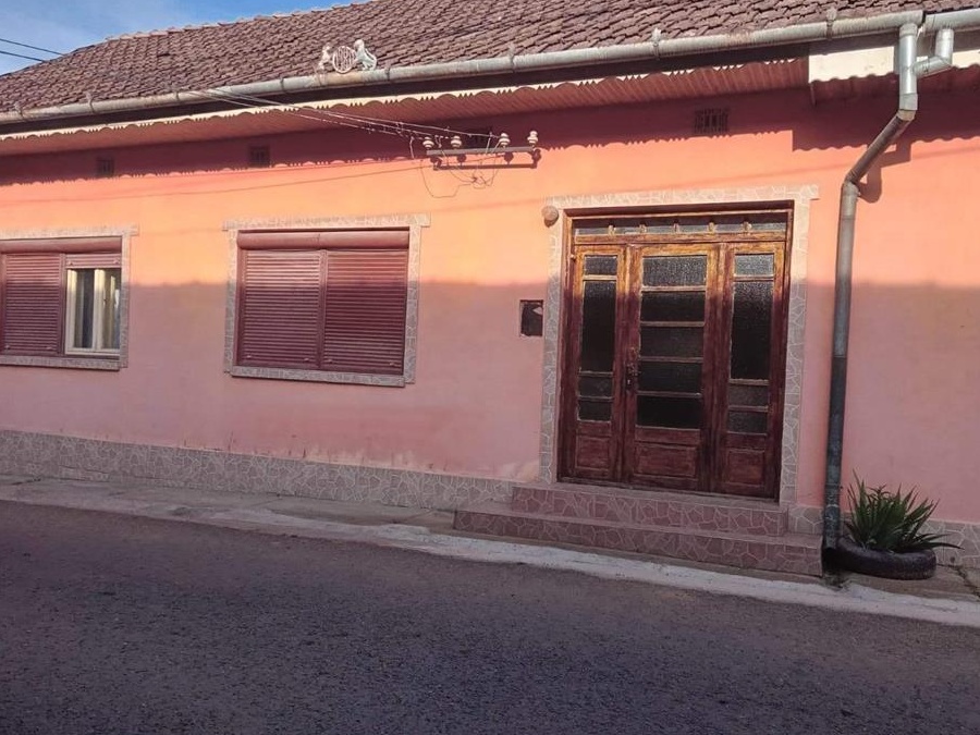 Vand Casa in Comuna Bănia.Jud.Caras Severin