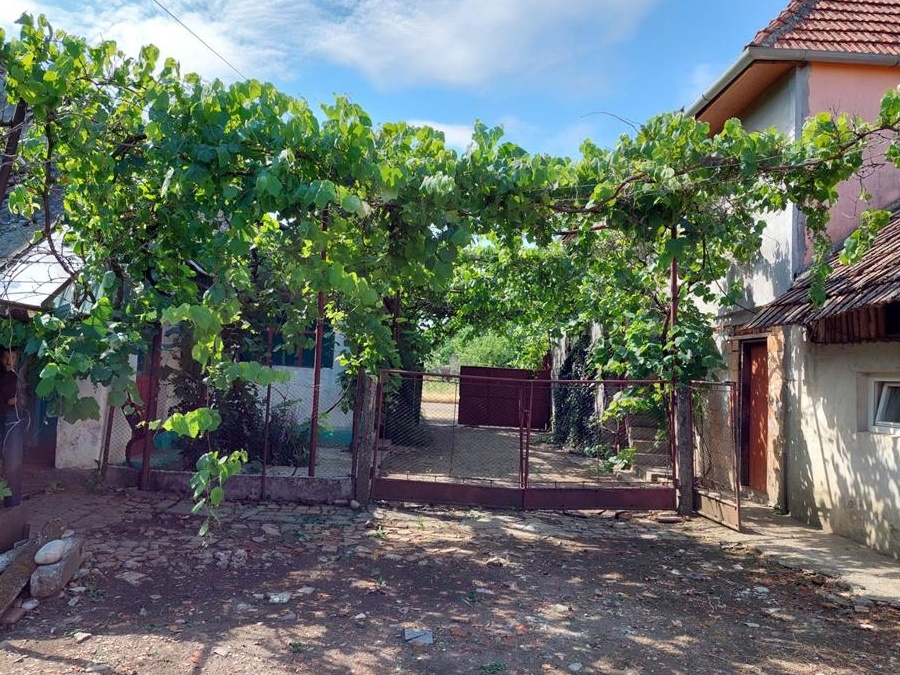 Vand casa in Gottlob, ideala pentru tine, formata din 2 cladiri pe curte