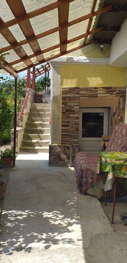 Vand casa in Merisani  sau schimb cu apartament,pret 37000