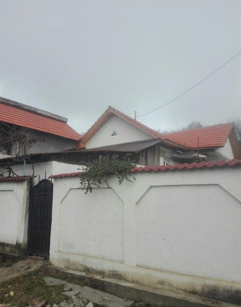 Vând casă în Orașul Băbeni