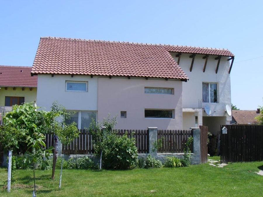 Vand Casa in Sanmihaiu Roman 210 mp locuibili