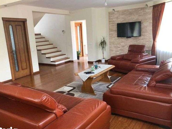 Vând casă în zonă liniștită Sânpetru
