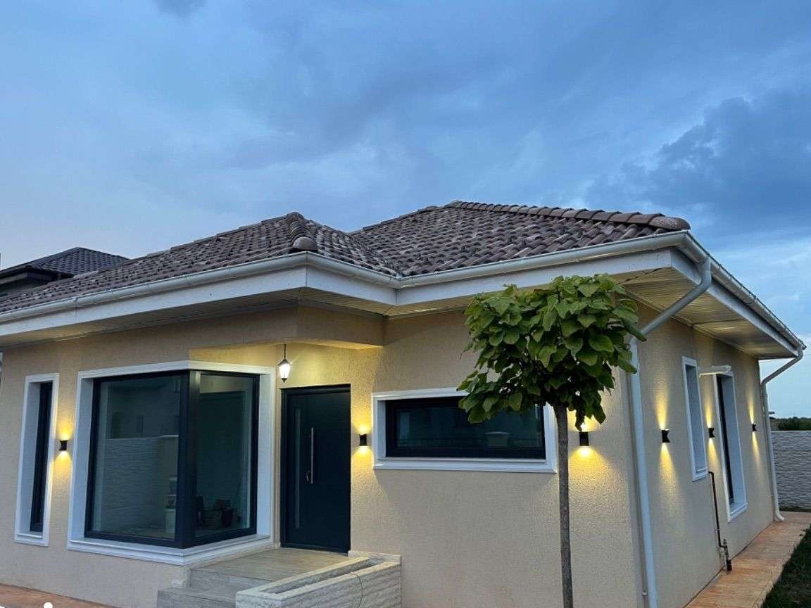 Vand casa in zona Pipera Tunari lac Mediteranean