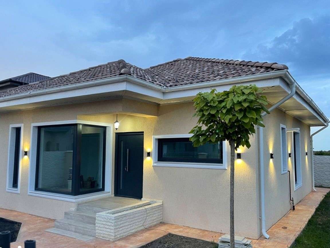 Vand casa in zona Pipera Tunari lac Mediteranean