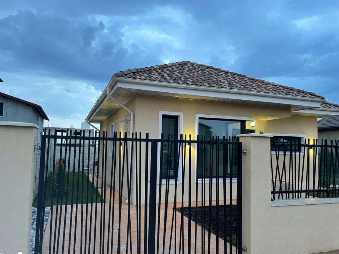 Vand casa in zona Pipera Tunari lac Mediteranean