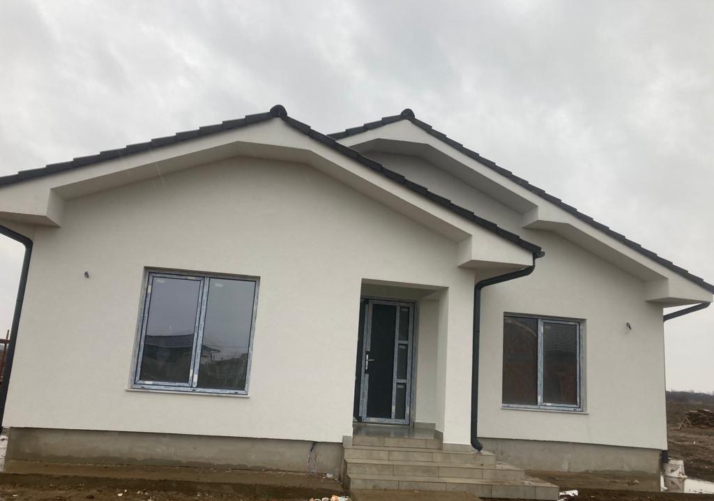 Vând casa la cheie cu 3 camere în Sântandrei