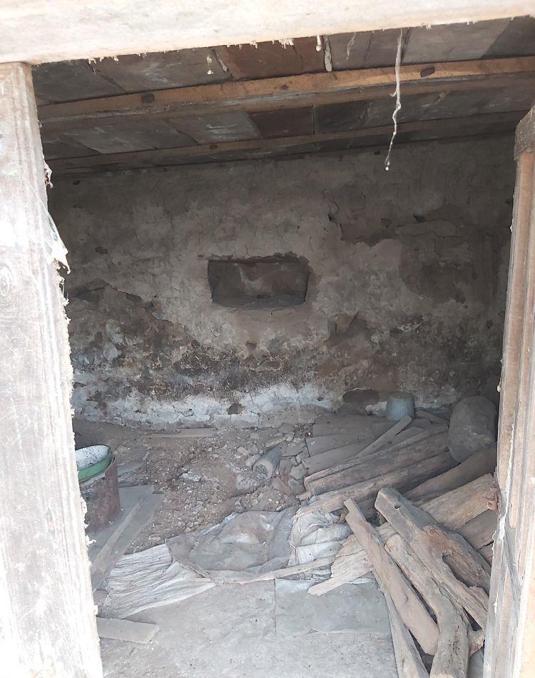Vând casă la țară în zonă retrasă