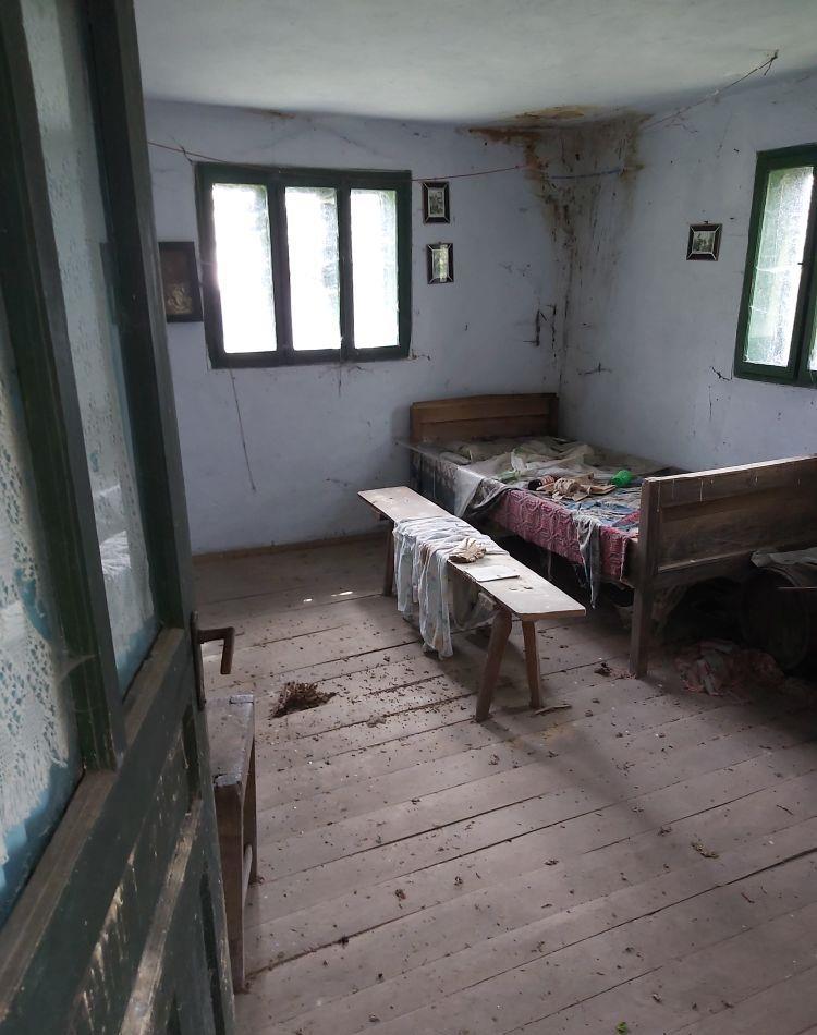 Vând casă la țară în zonă retrasă