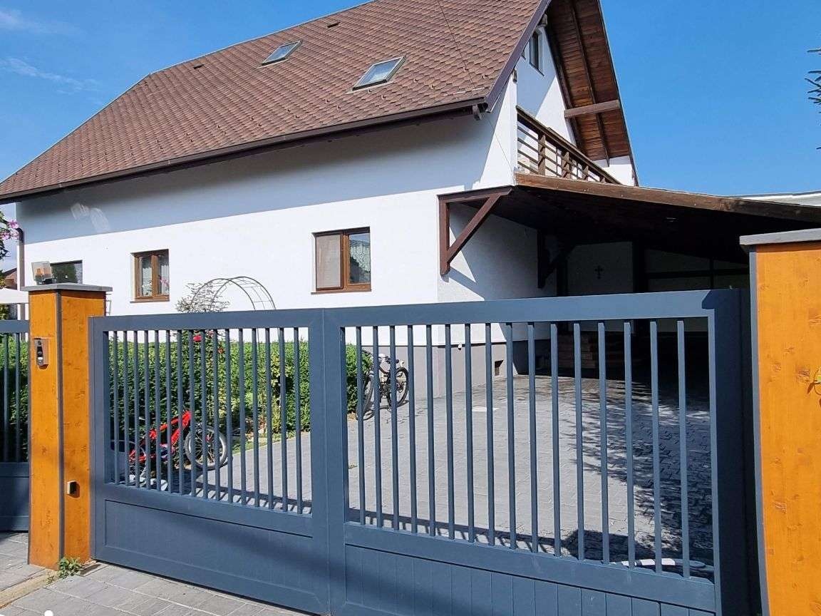 Vand casa moderna