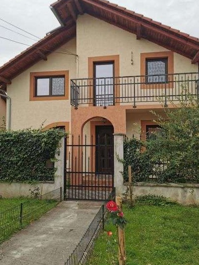Vând casă modernă P+M