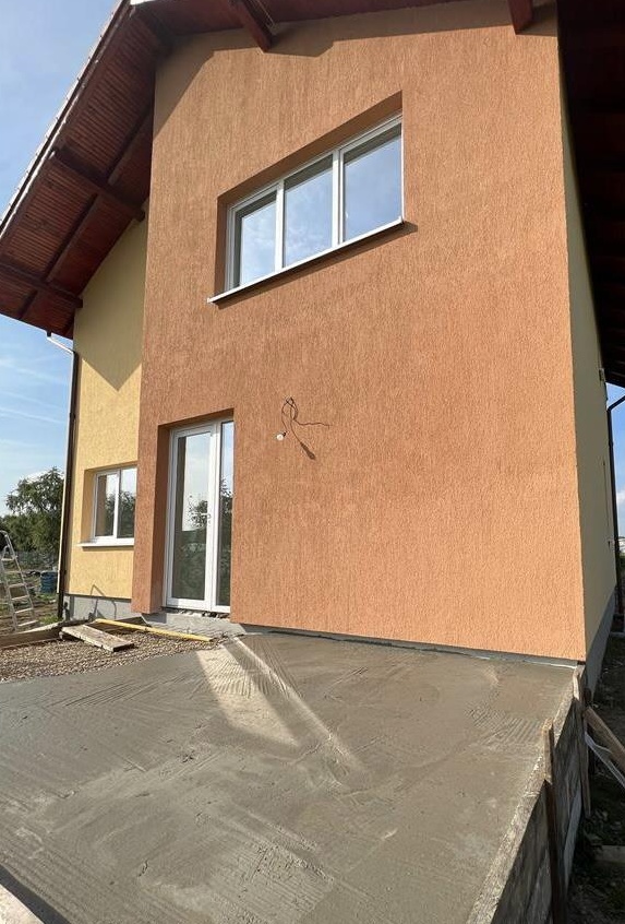 Vând casa noua in Sânmihaiu Român