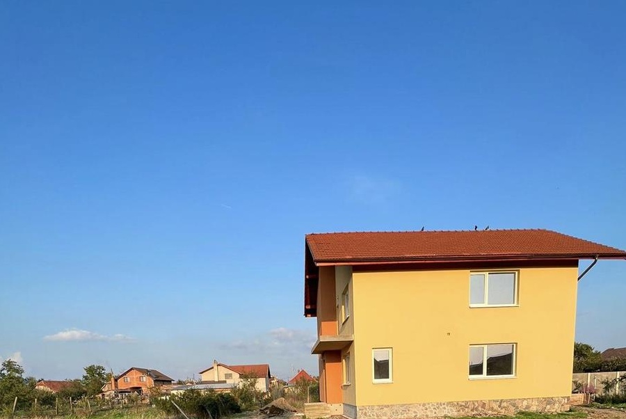 Vând casa noua in Sânmihaiu Român