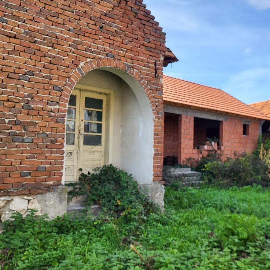 Vând casa ostrov