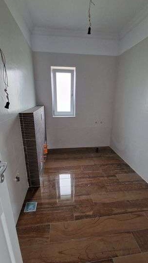 Vand CASA P+E in valea lupului