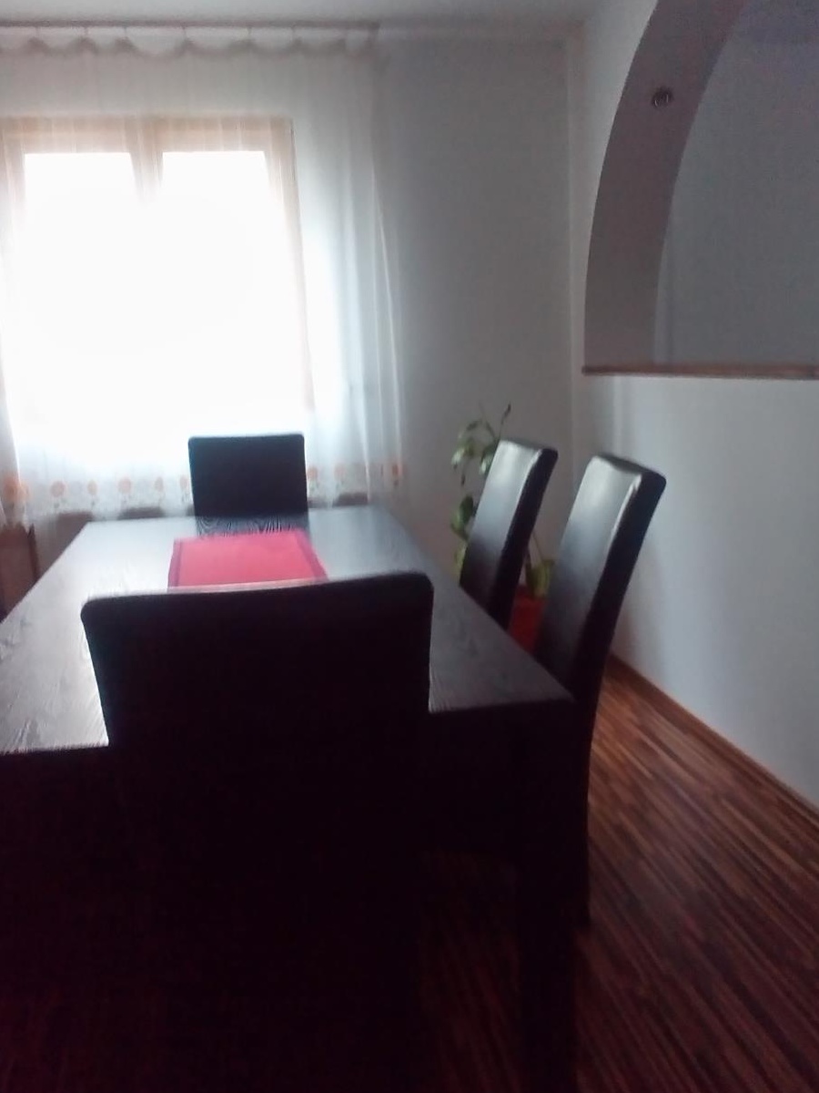 Vand casa p+m valenii de munte /schimb cu apartament valenii de munte plus diferenta