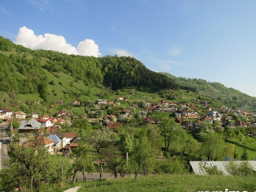 Vând casa Rucar-Argeș, preț de apartament!!! 350 mp
