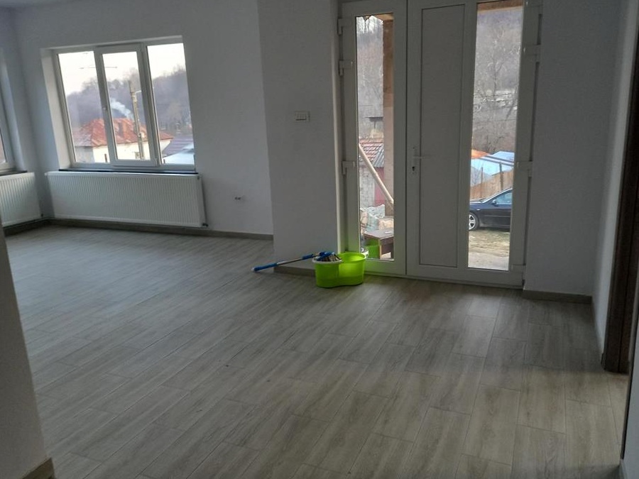 Vând casa sau schimb cu apartament